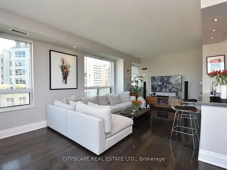 903 Bloor St W — Photo 6