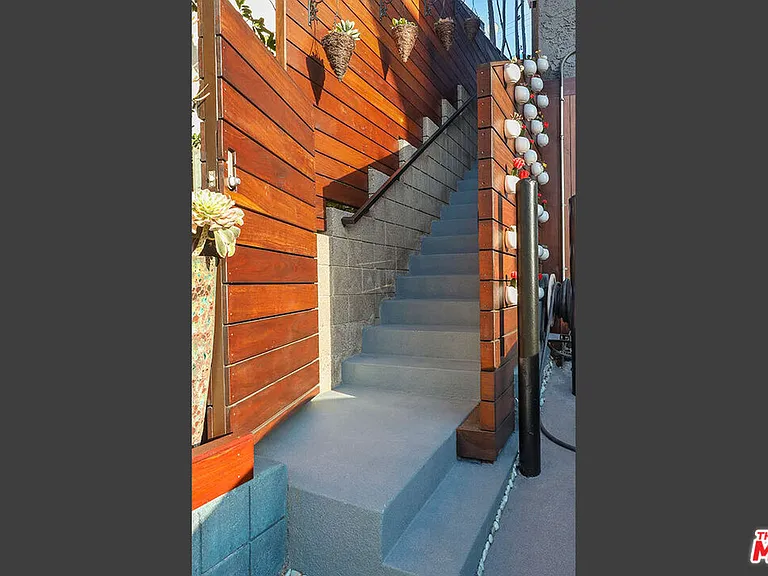 472 Rosecrans Ave — Photo 6
