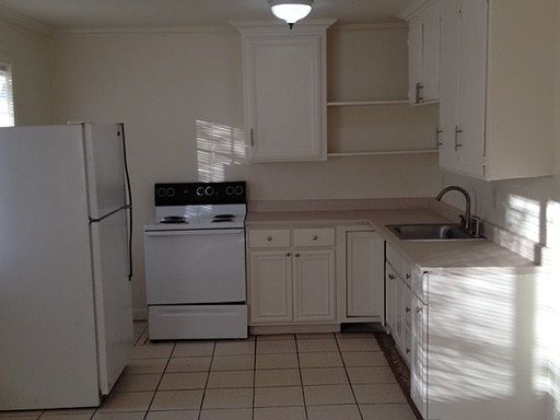 2nd image of 1737 Bonnie Brae Ave APT B