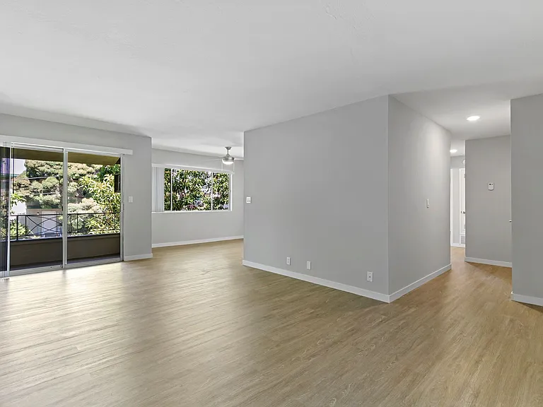 Maplewood Apartments — Photo 8