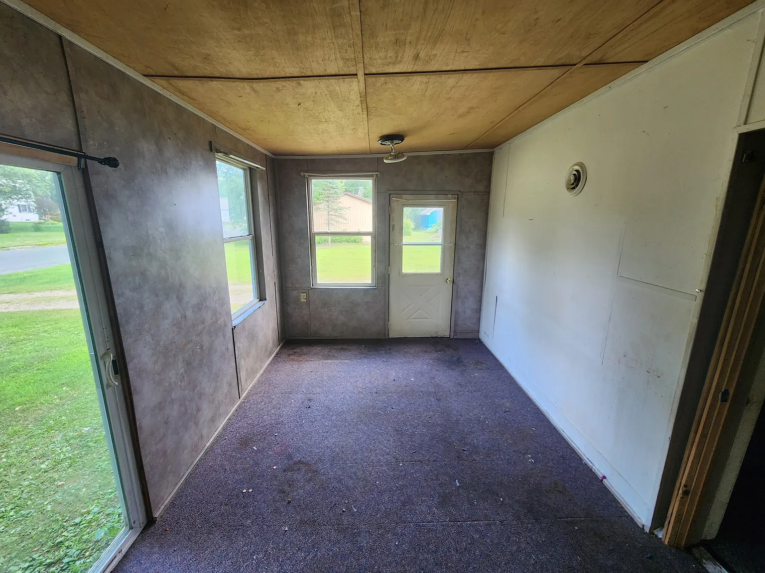 3 bed, 1100 sqft, $1,200 — Photo 3