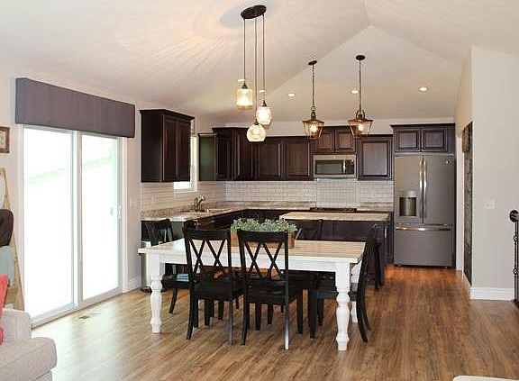 2nd image of 210 Gardenia Dr
