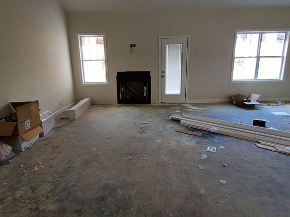 4th image of 125 Locust St