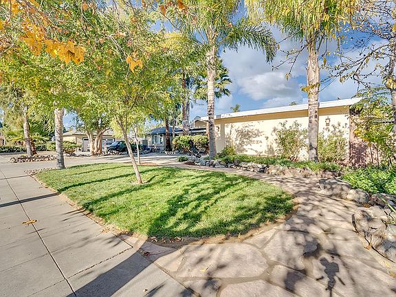 3rd image of 1371 Carrie Lee Way