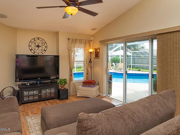 5th image of 1945 Glen Meadows Cir