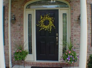 2006 Marjorie Ln, Coraopolis, PA 15108