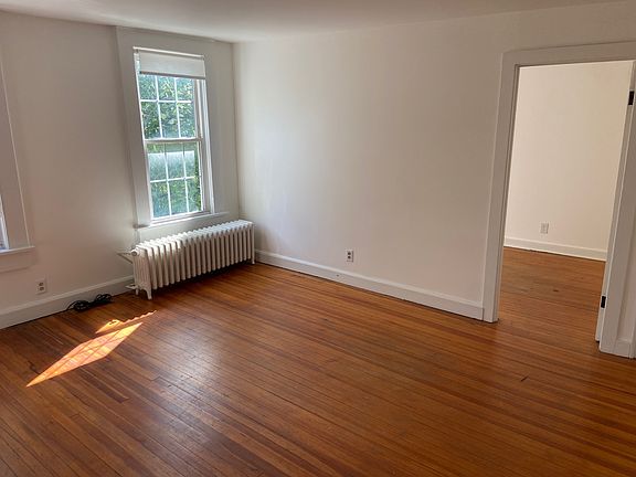 4th image of 227 Warren St #2