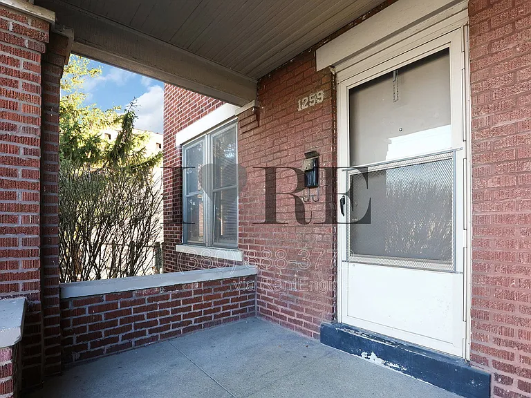 1257 E Livingston Ave — Photo 5