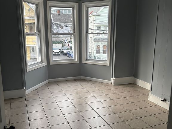 4th image of 821-823 E 19th St #2