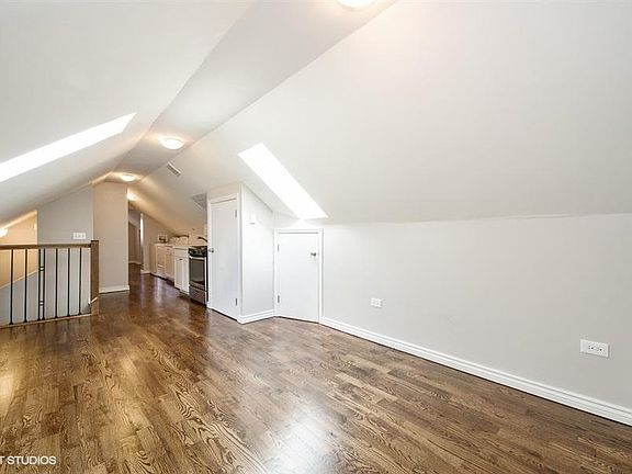 4th image of 1627 W Foster Ave #3
