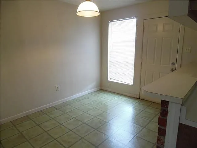 2 bed, 1.5 bath, 1019 sqft, $1,250 — Photo 4