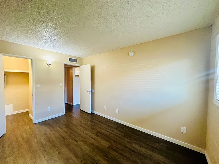 Bel Air Apartments — Photo 22