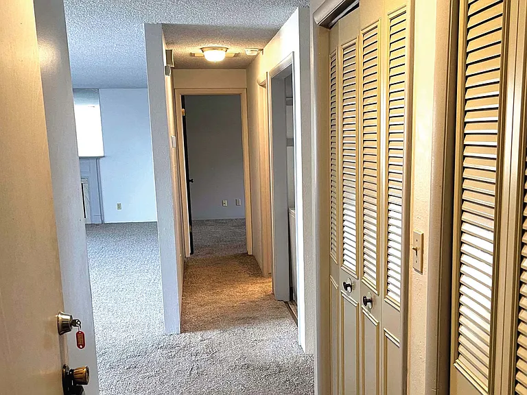 353-359 S White Cloud Dr #4 — Photo 3