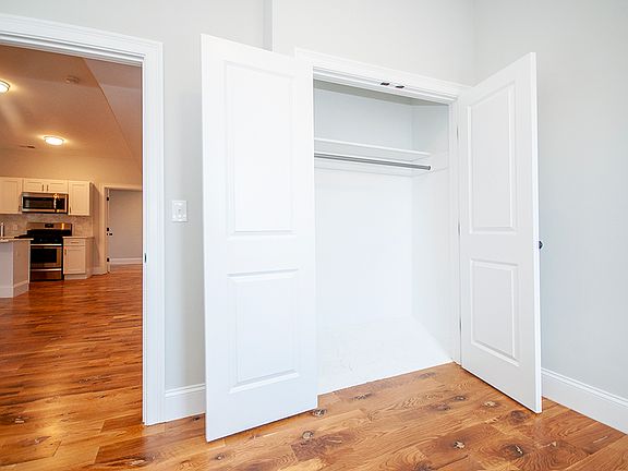 5th image of 205 Marion St #3