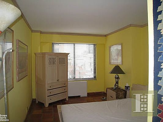 5th image of 200 E 61st St APT 22F
