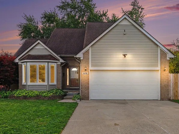 1690 Castlewood Dr, Madison Heights, MI 48071