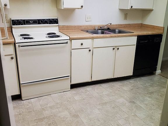 2nd image of 875 Creekside Dr #401