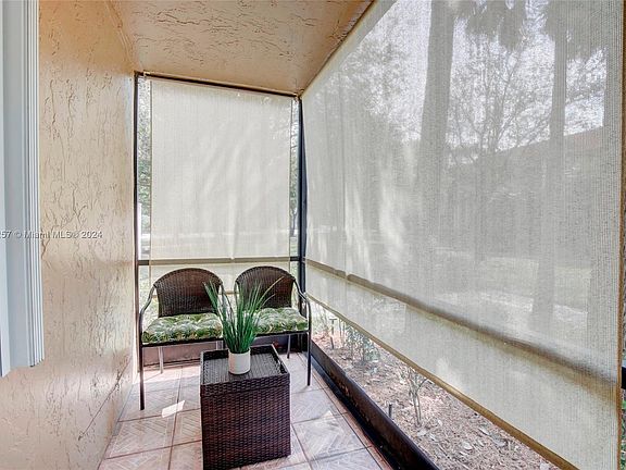 3rd image of 427 Lakeview Dr APT 104