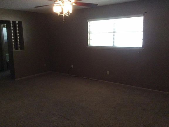 5th image of 225 Sandalwood Ln