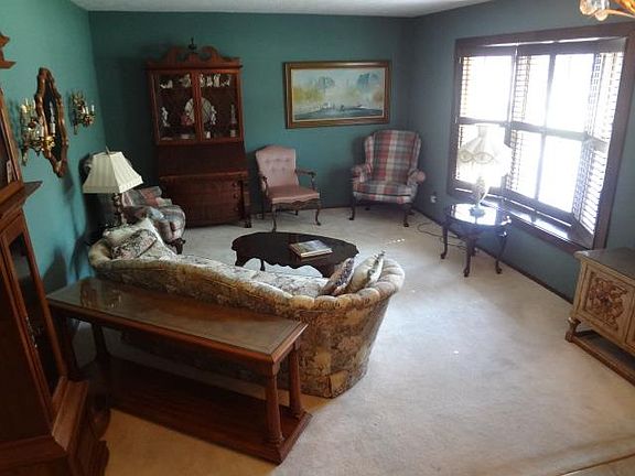 4th image of 8393 Brentwood Dr