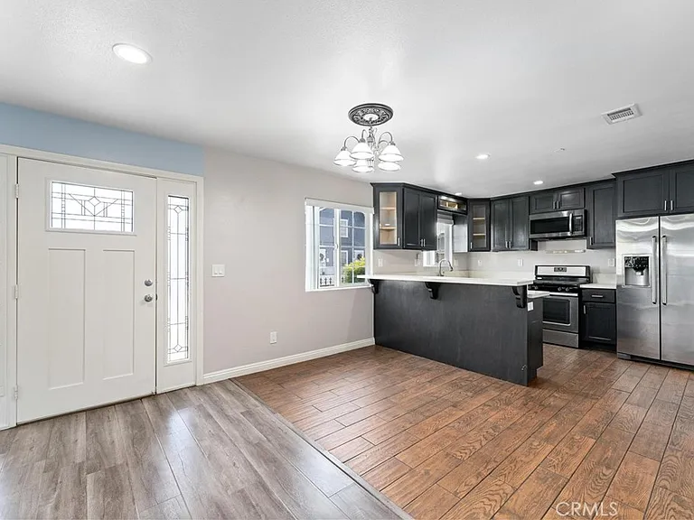 435 Cerritos Ave — Photo 10