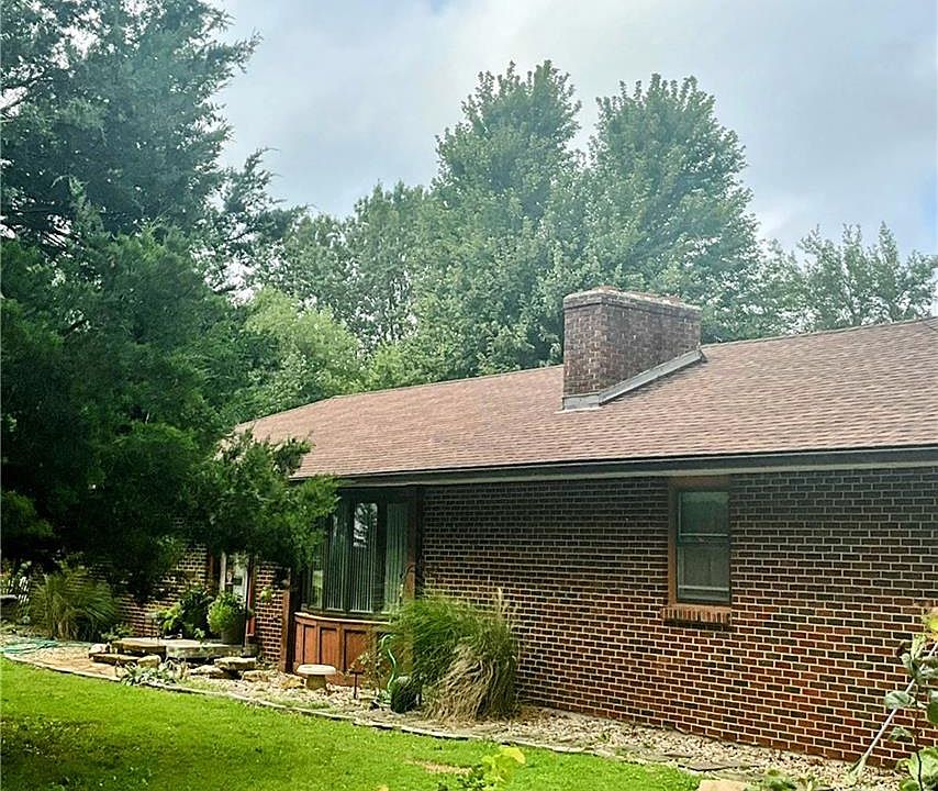 1st image of 23719 Tonganoxie Dr