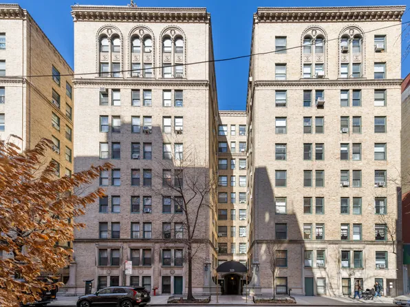 325 West 45th Street image 7 of 11