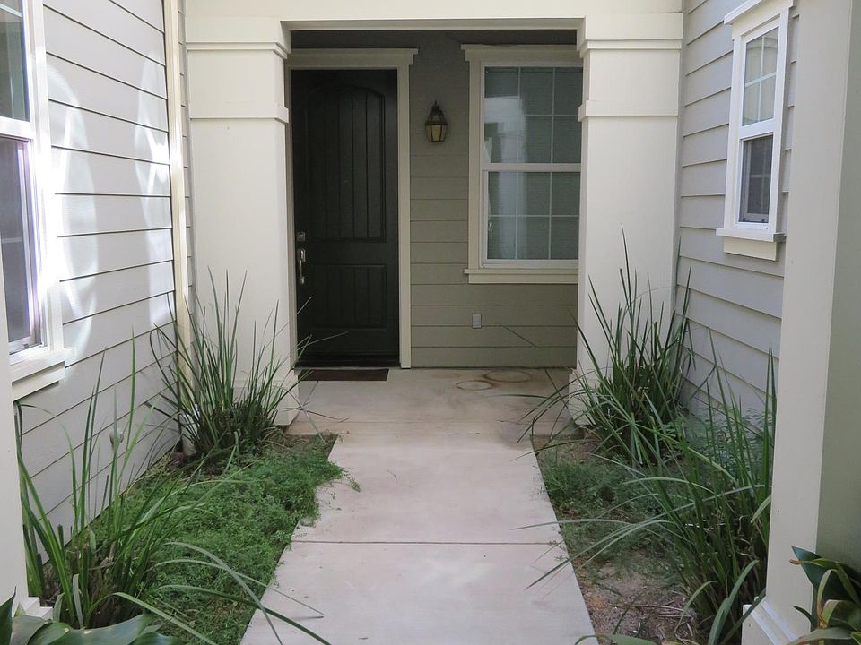 1st image of 825 Amethyst Ave