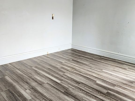 3rd image of 232 Hudson Ave #232