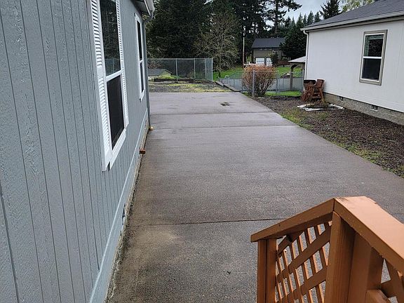 3rd image of 1942 SE Donelle Dr