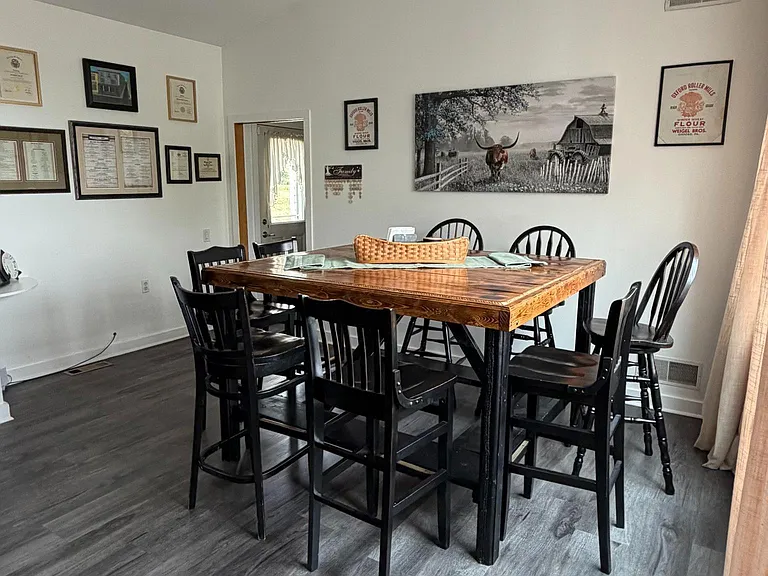 376 Cooper Dr — Photo 2