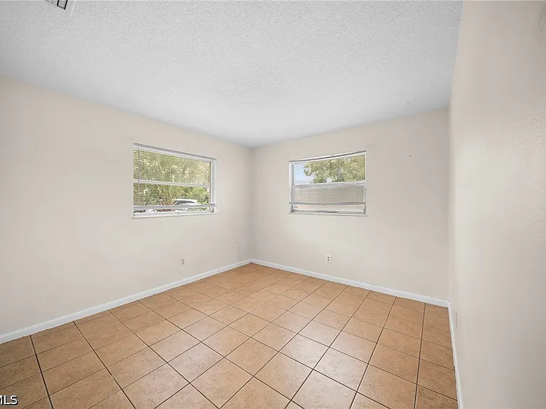 5553 5th Ave — Photo 13
