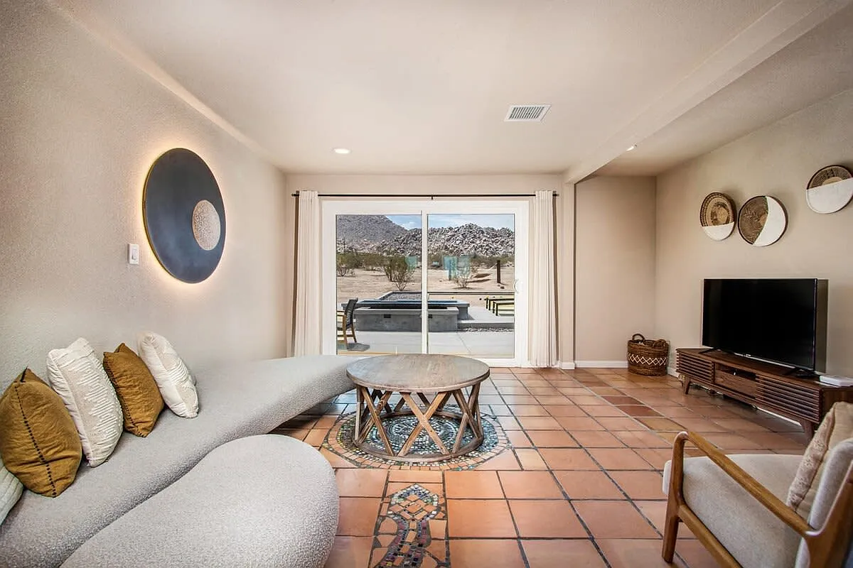 3 bed, 2.5 bath, 1362 sqft, $3,500 — Photo 2