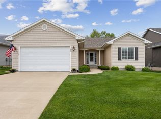 250 Ridgewood Dr, Hiawatha, IA 52233