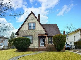 35 Kernochan Ave, Hempstead, NY 11550