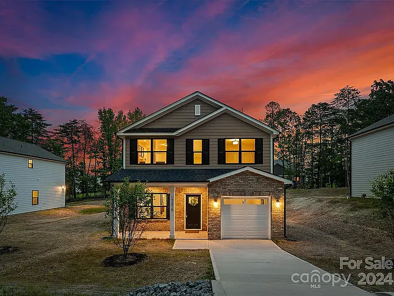3911 Oakwood Rd