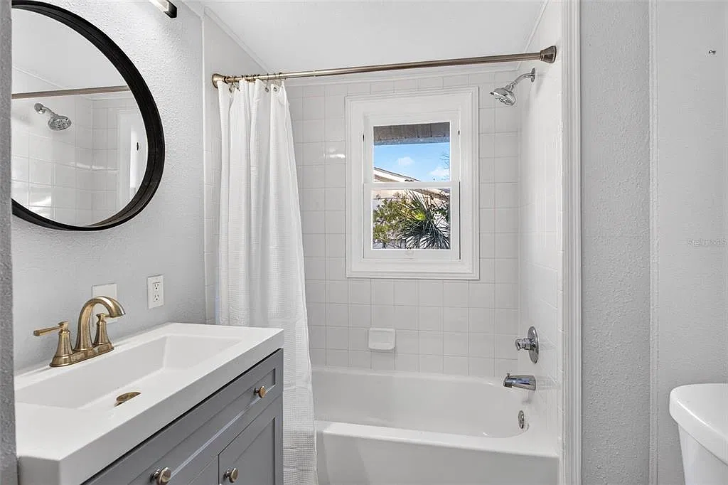 3 bed, 2.0 bath, 1244 sqft, $2,895 — Photo 4