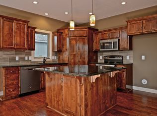805 NW 112th St, Kansas City, MO 64155