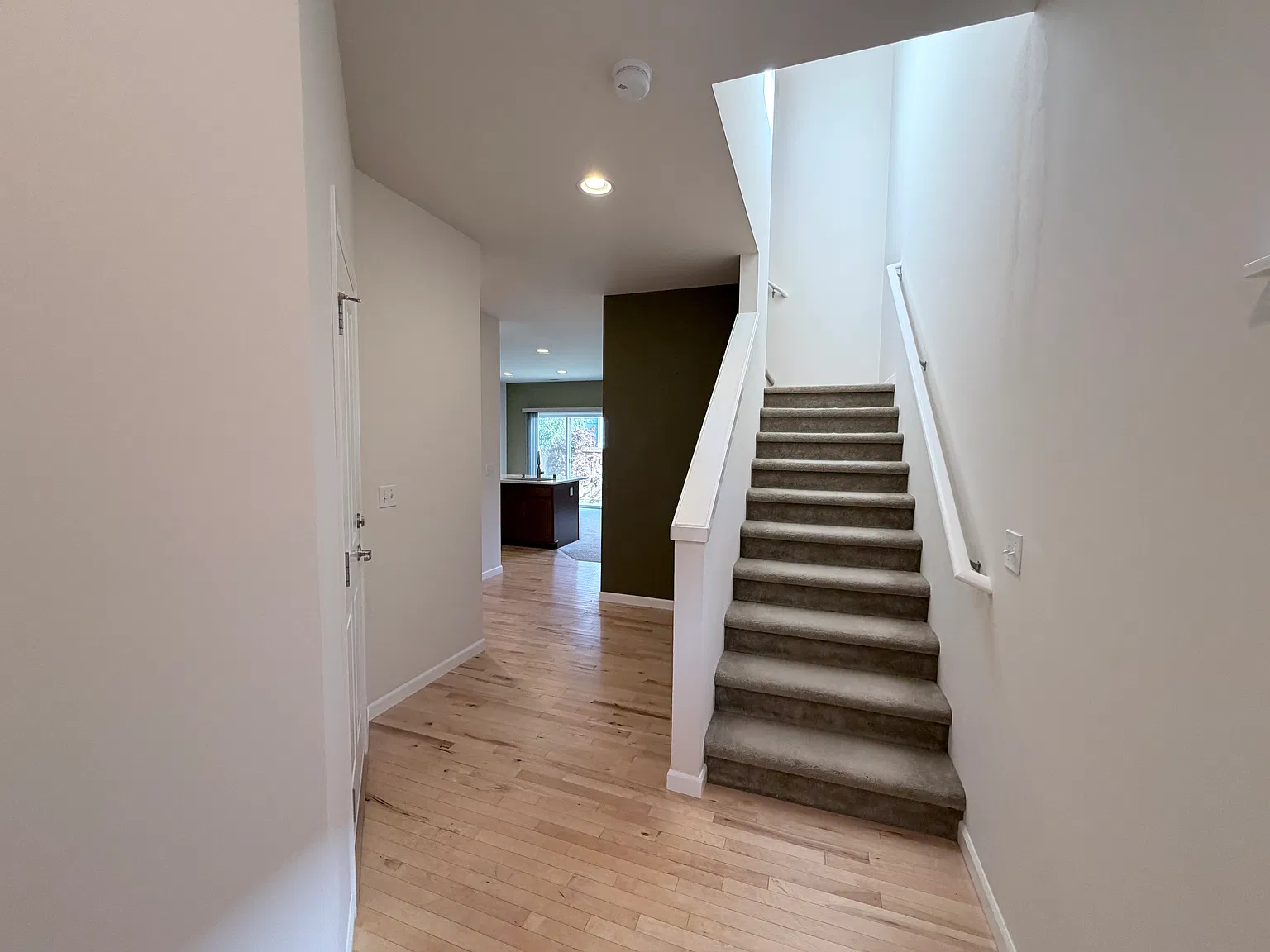 4 bed, 1716 sqft, $3,300 — Photo 2