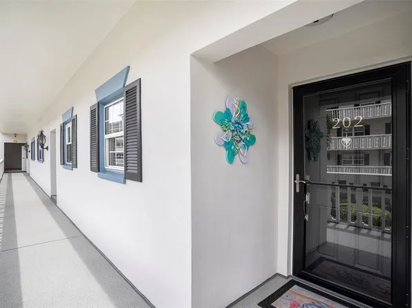 139 Bluff View Dr APT 202, Belleair Bluffs, FL 33770