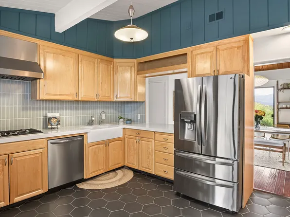 601 Country Club Dr, Carmel Valley, CA 93924