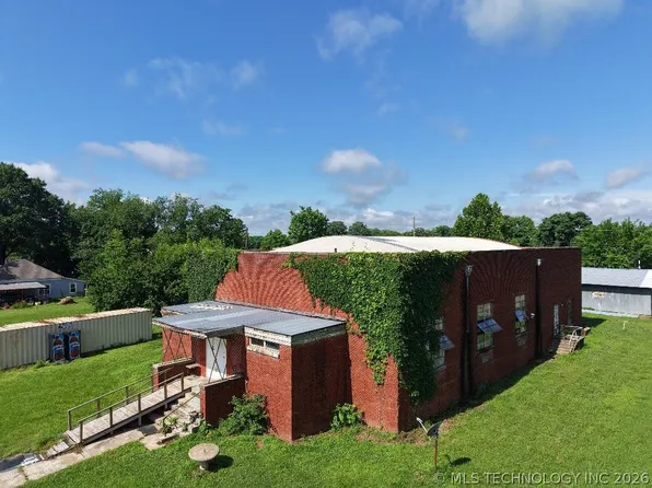 202 Goodnight St, Panama, OK 74951