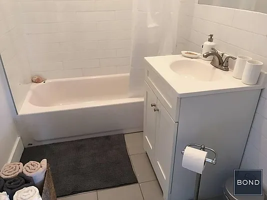 Rented by Bond New York | media 7