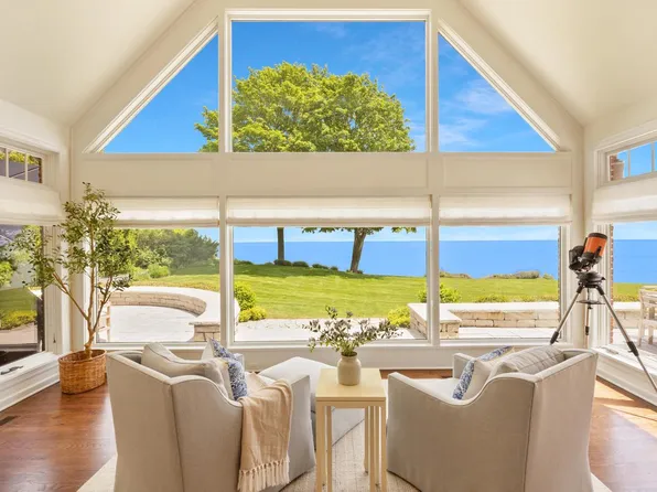 7200 North Beach DRIVE, Fox Point, WI 53217