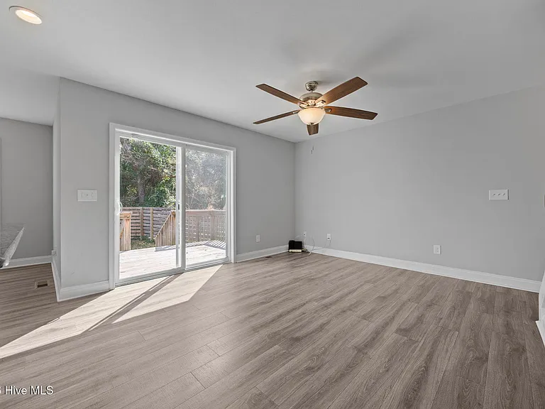 645 S Gaines St — Photo 23