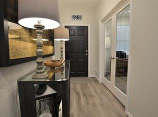 7123 Sunrise Dr, Hitchcock, TX 77563