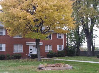 6875 Country Ln, Dearborn Heights, MI 48127