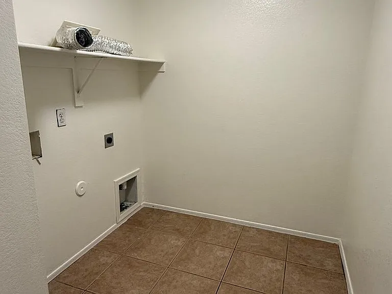 11214 W Pierce St — Photo 18