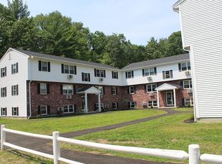 15 Woodland Dr APT 8, Litchfield, NH 03052