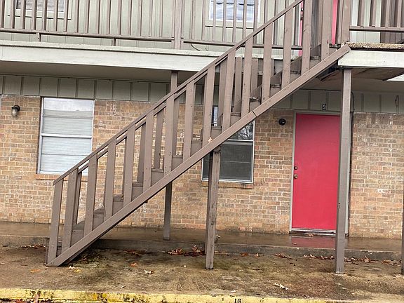 4th image of 706 Henderson St